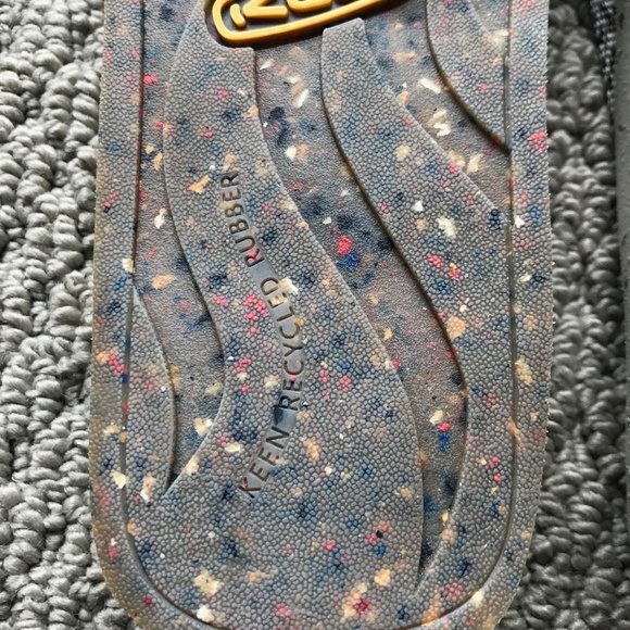 Women's KEEN Footwear Harvest Flip Flop Sandal Size 7 In Black/Gray/Multicolor - Picture 9 of 11